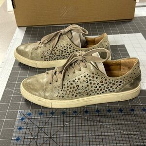 Frye Women's Ivy Deco Stud Low Lace Sneaker